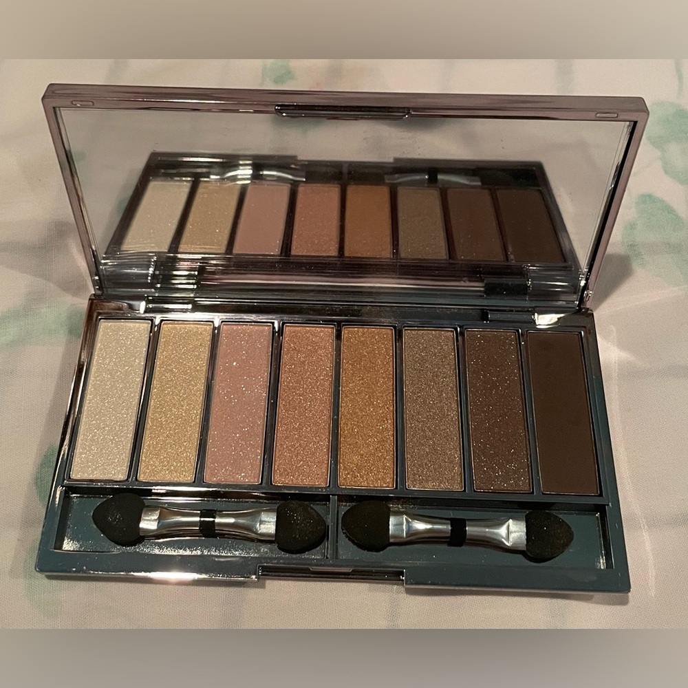 Quo Smokey Eyeshadow Palette
